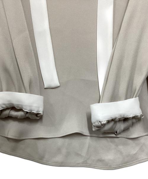UNITED ARROWS（ユナイテッドアローズ）UNITED ARROWS (ユナイテッドアローズ) サテン バイカラー ボウタイ ブラウス ベージュ サイズ:38の古着・服飾アイテム