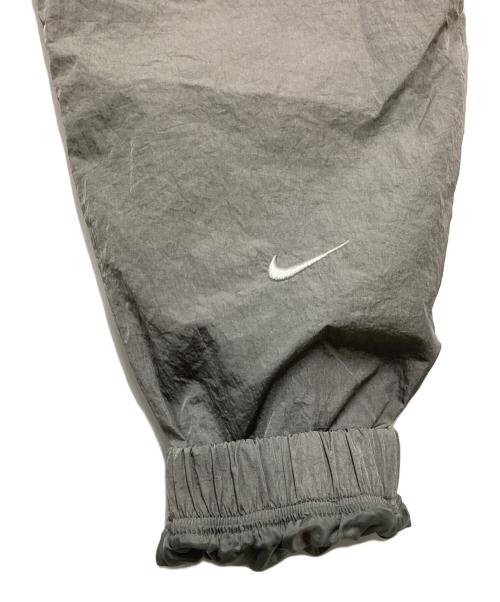 NIKE（ナイキ）NIKE (ナイキ) AS M NSW SWOOSH PANT WVN グレー サイズ:Sの古着・服飾アイテム