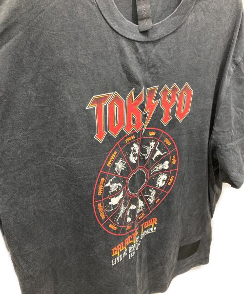 NEIL BARRETT（ニールバレット）NEIL BARRETT (ニールバレット) BARNEYS NEWYORK (バーニーズ・ニューヨーク) 限定プリントＴシャツ ブラック サイズ:XLの古着・服飾アイテム