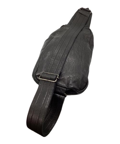 AKM（エーケーエム）AKM (エーケーエム) レザーボディーバッグ ブラックの古着・服飾アイテム