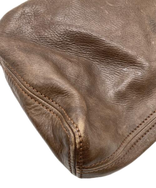 MIU MIU（ミュウミュウ）MIU MIU (ミュウミュウ) オールドレザーショルダーバッグ ブラウンの古着・服飾アイテム