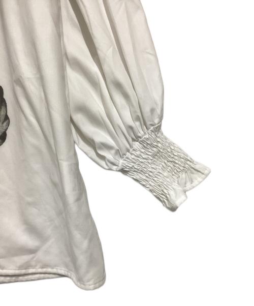 Yuko Higuchi（ユウコ ヒグチ）Yuko Higuchi (ユウコ ヒグチ) ブラウス 眼花ちゃん ホワイト サイズ:Freeの古着・服飾アイテム