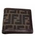 FENDI（フェンディ）の古着「ズッカ柄二つ折り財布」｜ブラウン