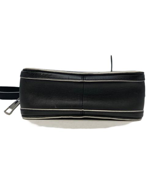 MARC JACOBS（マークジェイコブズ）MARC JACOBS (マークジェイコブズ) ショルダーバッグ ホワイト×ブラックの古着・服飾アイテム