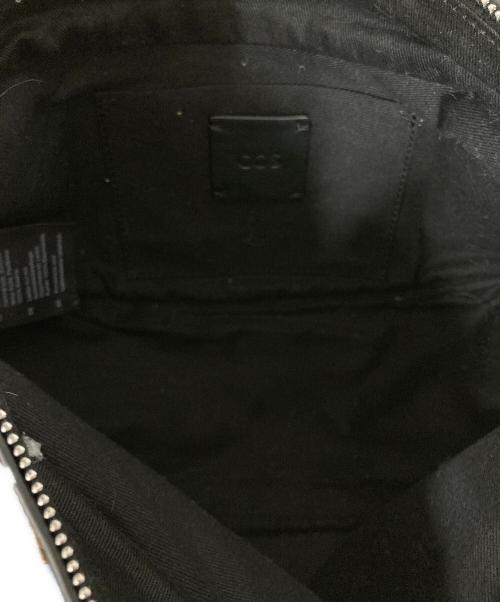 COS（コス）COS (コス) レザープリーツベルトバッグ ブラックの古着・服飾アイテム