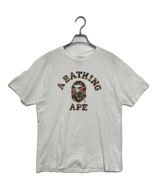 A BATHING APE（ア ベイシング エイプ）A BATHING APE (ア ベイシング エイプ) カモ柄ロゴプリントTシャツ ホワイト サイズ:Mの古着・服飾アイテム