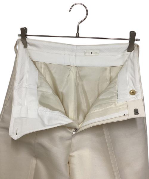 TOMORROWLAND .B（トゥモローランド ビー）TOMORROWLAND .B (トゥモローランド ビー) ウォッシャブルウール タックパンツ アイボリー サイズ:36の古着・服飾アイテム