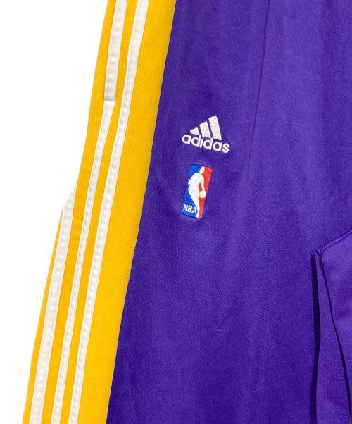 adidas（アディダス）adidas (アディダス) NBA (エヌビーエー) トラックパンツ パープル×イエロー サイズ:Mの古着・服飾アイテム