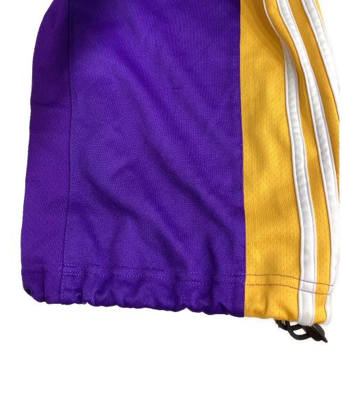 adidas（アディダス）adidas (アディダス) NBA (エヌビーエー) トラックパンツ パープル×イエロー サイズ:Mの古着・服飾アイテム