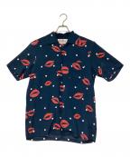 Aloha Blossomアロハブロッサム）の古着「リップ柄レーヨンオープンカラーシャツ」｜ネイビー×レッド