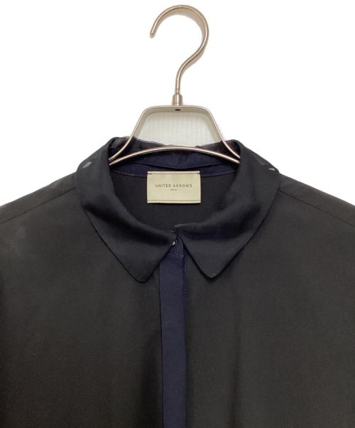 UNITED ARROWS TOKYO（ユナイテッドアローズトウキョウ）UNITED ARROWS TOKYO (ユナイテッドアローズトウキョウ) パイピングバックラッフルフリルブラウス ブラック サイズ:FREEの古着・服飾アイテム
