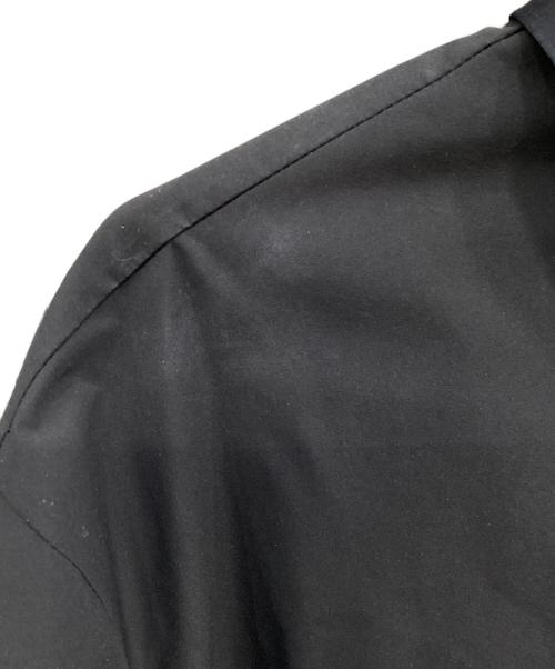 UNITED ARROWS TOKYO（ユナイテッドアローズトウキョウ）UNITED ARROWS TOKYO (ユナイテッドアローズトウキョウ) パイピングバックラッフルフリルブラウス ブラック サイズ:FREEの古着・服飾アイテム