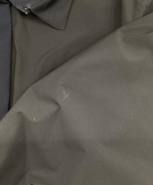 UNITED ARROWS TOKYO（ユナイテッドアローズトウキョウ）UNITED ARROWS TOKYO (ユナイテッドアローズトウキョウ) パイピングバックラッフルフリルブラウス ブラック サイズ:FREEの古着・服飾アイテム