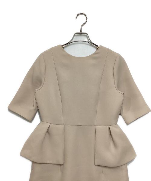 CELFORD（セルフォード）CELFORD (セルフォード) ドレスラボペプラムタイトワンピース ベージュ サイズ:38の古着・服飾アイテム