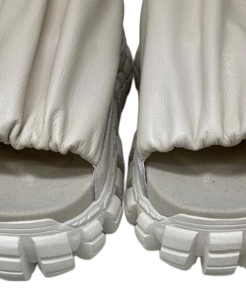 MAISON SPECIAL（メゾンスペシャル）MAISON SPECIAL (メゾンスペシャル) SPECIAL SHOES FACTORY (スペシャルシューズファクトリー) Rattling Sole Gathering Sandal ホワイト サイズ:26.5cmの古着・服飾アイテム