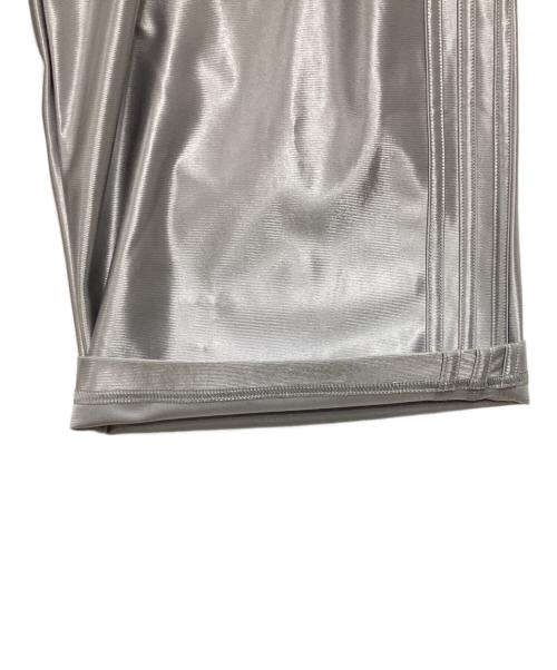 adidas（アディダス）adidas (アディダス) OVERSIZED FIRE BIRD TRACK PANT メタリックシルバー サイズ:XLの古着・服飾アイテム