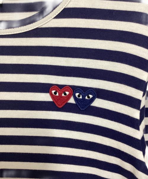 PLAY COMME des GARCONS（プレイコムデギャルソン）PLAY COMME des GARCONS (プレイコムデギャルソン) ハートロゴボーダーカットソー ホワイト×ネイビー サイズ:Sの古着・服飾アイテム