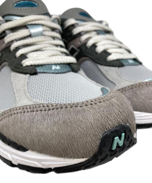 NEW BALANCE（ニューバランス）NEW BALANCE (ニューバランス) ATMOS (アトモス) 2002R ローカットスニーカー グレー×カーキ サイズ:US8の古着・服飾アイテム