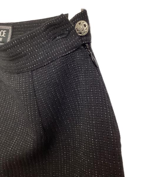 VERSACE（ヴェルサーチェ）VERSACE (ヴェルサーチェ) オールドメデューサボタンミニスカート ブラック サイズ:26/40の古着・服飾アイテム