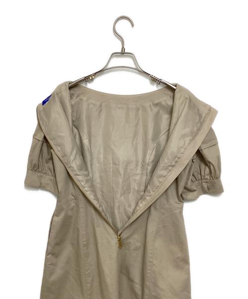 BLUE LABEL CRESTBRIDGE（ブルーレーベルクレストブリッジ）BLUE LABEL CRESTBRIDGE (ブルーレーベルクレストブリッジ) ライトスラブシャンブレーボリュームスリーブドレス ベージュ サイズ:36の古着・服飾アイテム