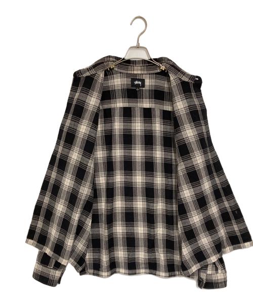stussy（ステューシー）stussy (ステューシー) チェックシャツ ホワイト×ブラック サイズ:Lの古着・服飾アイテム