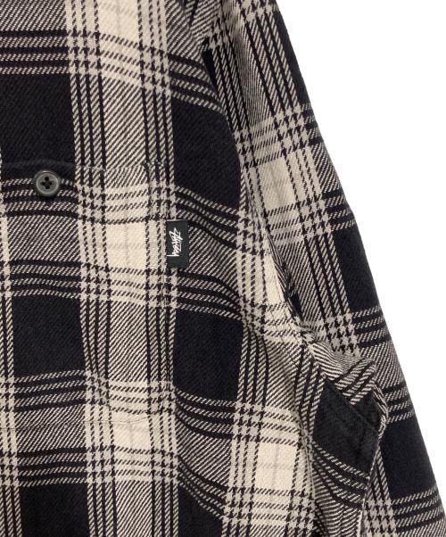 stussy（ステューシー）stussy (ステューシー) チェックシャツ ホワイト×ブラック サイズ:Lの古着・服飾アイテム