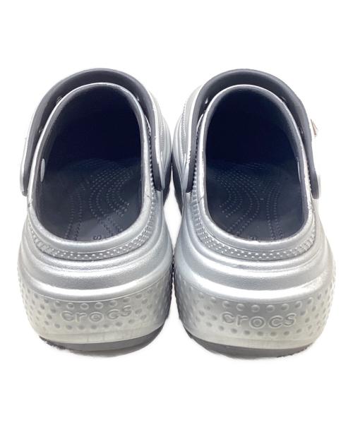 crocs（クロックス）crocs (クロックス) STOMP METALLIC SLIDE シルバー サイズ:M4 W6の古着・服飾アイテム