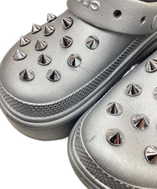 crocs（クロックス）crocs (クロックス) STOMP METALLIC SLIDE シルバー サイズ:M4 W6の古着・服飾アイテム