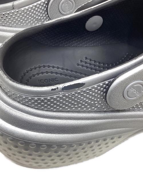 crocs（クロックス）crocs (クロックス) STOMP METALLIC SLIDE シルバー サイズ:M4 W6の古着・服飾アイテム