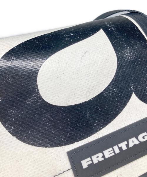 FREITAG（フライターグ）FREITAG (フライターグ) ショルダーバッグ ホワイト×ブラックの古着・服飾アイテム