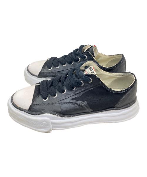 Maison MIHARA YASUHIRO（メゾン ミハラ ヤスヒロ）Maison MIHARA YASUHIRO (メゾン ミハラ ヤスヒロ) PETERSON ローカットキャンバススニーカー ブラック×ホワイト サイズ:43の古着・服飾アイテム