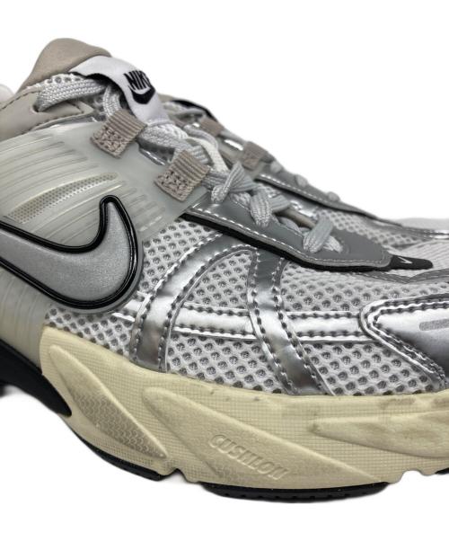 NIKE（ナイキ）NIKE (ナイキ) V2K RUN ホワイト×アイボリー サイズ:US10の古着・服飾アイテム