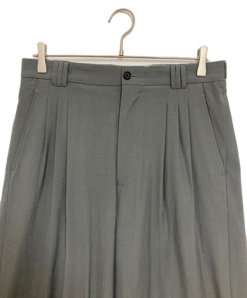 YOKE（ヨーク）YOKE (ヨーク) WOOL TROPICAL 3PLEATED WIDE―LEG TROUSERS グレー サイズ:3の古着・服飾アイテム