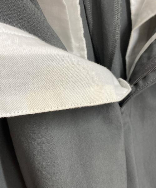 YOKE（ヨーク）YOKE (ヨーク) WOOL TROPICAL 3PLEATED WIDE―LEG TROUSERS グレー サイズ:3の古着・服飾アイテム