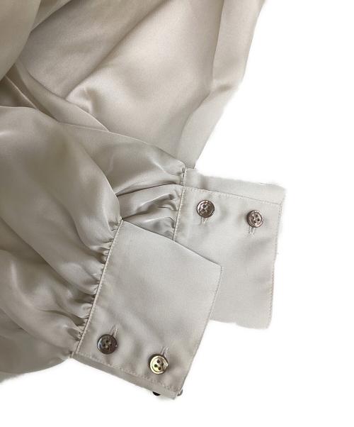 Whim Gazette（ウィムガゼット）Whim Gazette (ウィムガゼット) サテンボウブラウス ベージュ サイズ:Fの古着・服飾アイテム