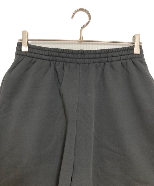 BALENCIAGA（バレンシアガ）BALENCIAGA (バレンシアガ) ロゴ刺繍スウェットハーフパンツ ダークグレー サイズ:XXSの古着・服飾アイテム