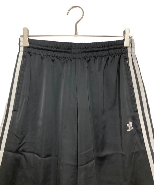adidas（アディダス）adidas (アディダス) サテン ワイドレッグ トラックパンツ ブラック サイズ:Lの古着・服飾アイテム