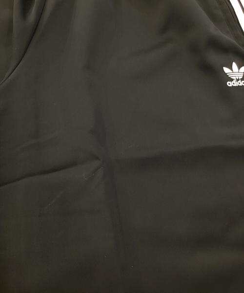 adidas（アディダス）adidas (アディダス) サテン ワイドレッグ トラックパンツ ブラック サイズ:Lの古着・服飾アイテム