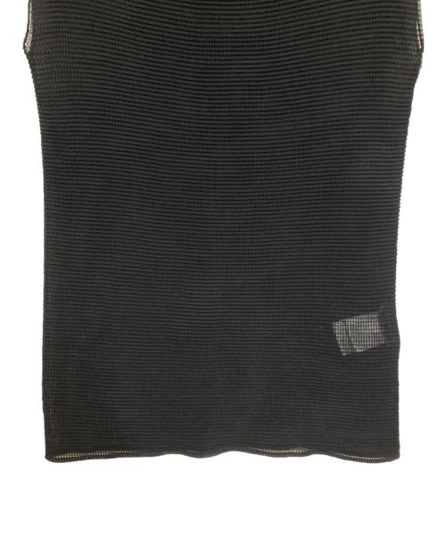 ISSEY MIYAKE（イッセイミヤケ）ISSEY MIYAKE (イッセイミヤケ) プリーツノースリーブカットソー ブラック サイズ:Mの古着・服飾アイテム