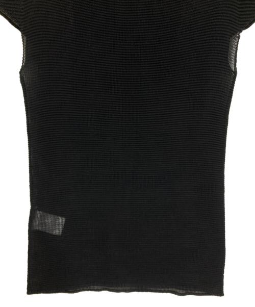 ISSEY MIYAKE（イッセイミヤケ）ISSEY MIYAKE (イッセイミヤケ) プリーツノースリーブカットソー ブラック サイズ:Mの古着・服飾アイテム