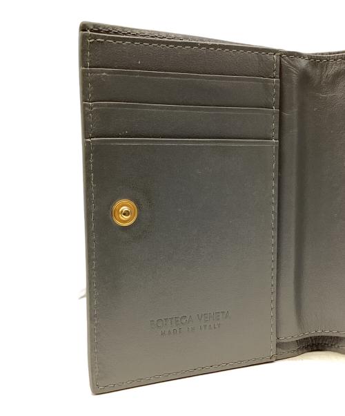 BOTTEGA VENETA（ボッテガベネタ）BOTTEGA VENETA (ボッテガベネタ) 2つ折り財布 グレーの古着・服飾アイテム