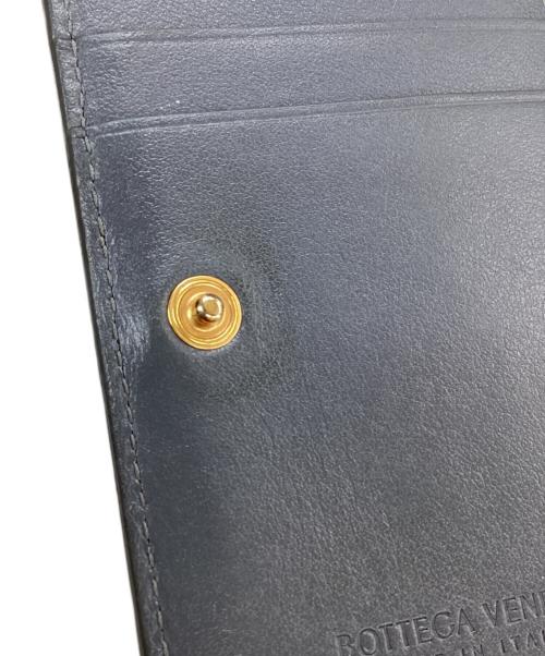 BOTTEGA VENETA（ボッテガベネタ）BOTTEGA VENETA (ボッテガベネタ) 2つ折り財布 グレーの古着・服飾アイテム