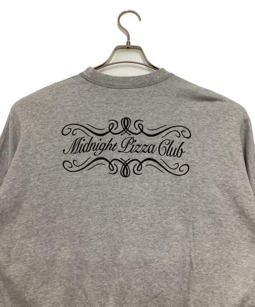 TTT MSW（ティー）TTT MSW (ティー) MIDNIGHT PIZZA CLUB (ミッドナイトピザクラブ) クルーネックスウェット グレー サイズ:Mの古着・服飾アイテム