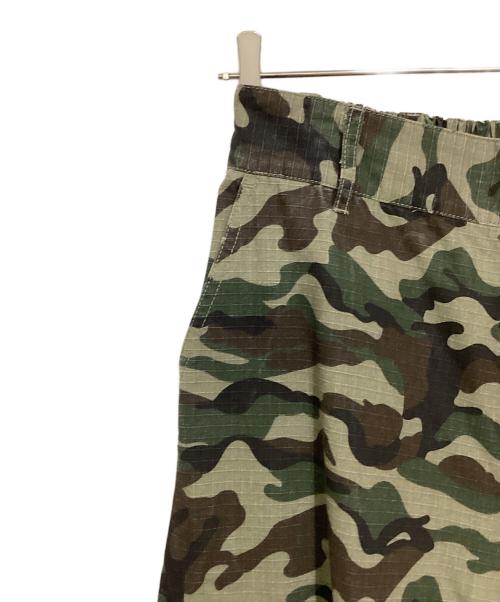 AFB（エーエフビー）AFB (エーエフビー) カモ柄BAGGY CARGO SHORTS カーキ サイズ:Mの古着・服飾アイテム
