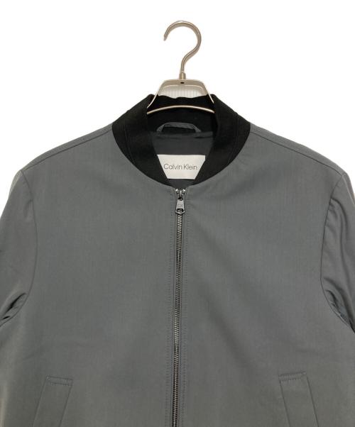Calvin Klein（カルバンクライン）Calvin Klein (カルバンクライン) ブルゾン グレー×ブラック サイズ:Ｓの古着・服飾アイテム