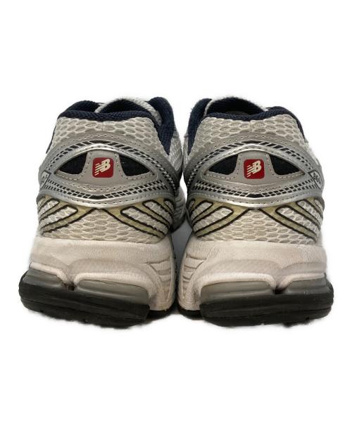 NEW BALANCE（ニューバランス）NEW BALANCE (ニューバランス) 860 ローカットスニーカー グレー×ホワイト サイズ:US10の古着・服飾アイテム