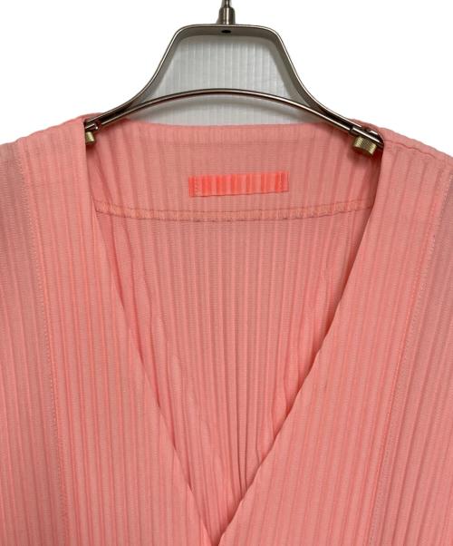 HOMME PLISSE ISSEY MIYAKE（オム プリッセ イッセイ ミヤケ）HOMME PLISSE ISSEY MIYAKE (オム プリッセ イッセイ ミヤケ) Vネックプリーツカーディガン ピンク サイズ:2の古着・服飾アイテム