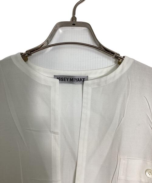 ISSEY MIYAKE（イッセイミヤケ）ISSEY MIYAKE (イッセイミヤケ) シワ加工ヴァルーズカットソー ホワイト サイズ:2の古着・服飾アイテム