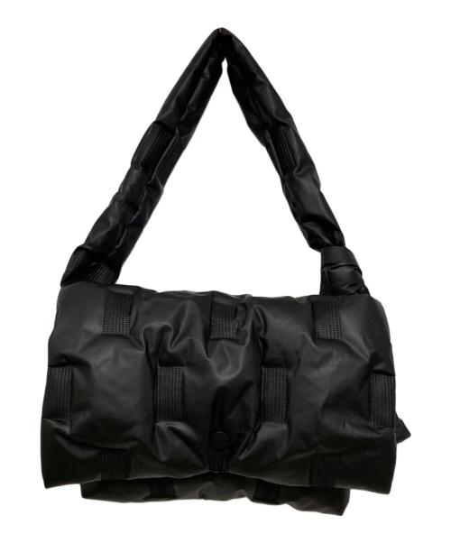 ISSEY MIYAKE（イッセイミヤケ）ISSEY MIYAKE (イッセイミヤケ) SQUARE CUSHION ショルダーバッグ ブラックの古着・服飾アイテム