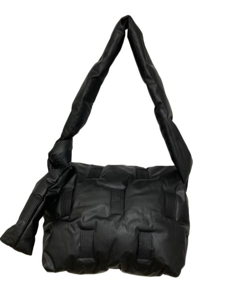 ISSEY MIYAKE（イッセイミヤケ）ISSEY MIYAKE (イッセイミヤケ) SQUARE CUSHION ショルダーバッグ ブラックの古着・服飾アイテム